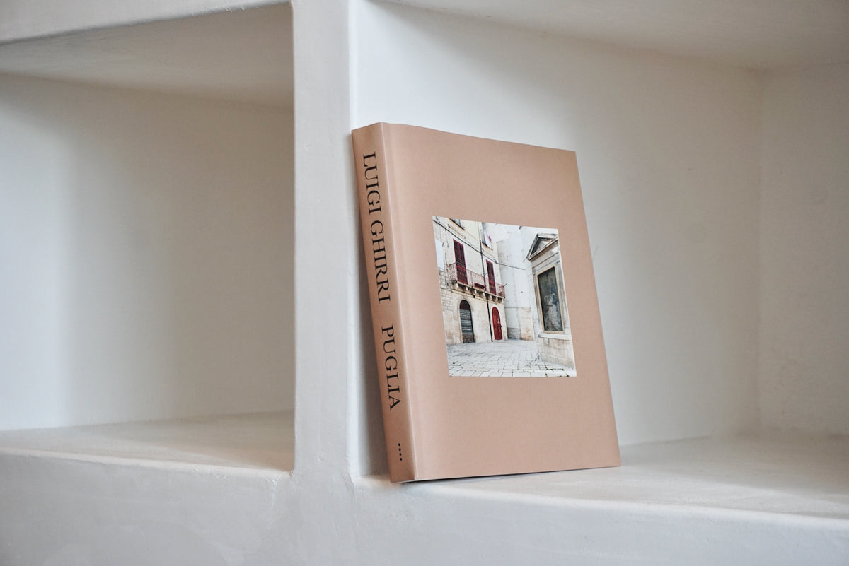 PUGLIA. TRA ALBE E TRAMONTI by Luigi Ghirri / 作者・ルイジ・ギッリ