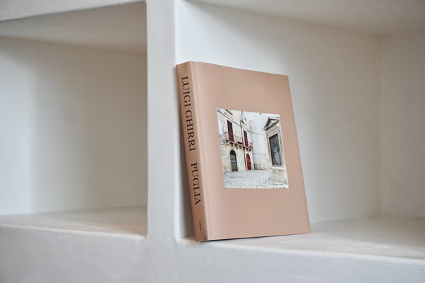 アート・デザイン・音楽 Puglia. Luigi Ghirri Luigi Ghirri『PUGLIA. TRA ALBE E TRAMONTI』 – 青山ブックセンター本店